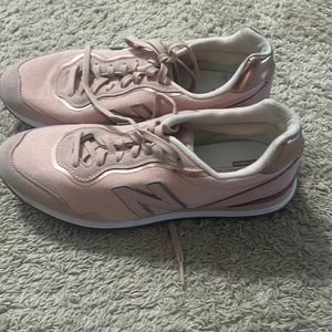 9.5 new balance sneakers light pink